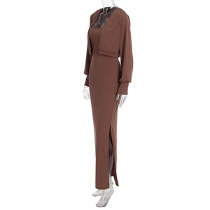 Vue détaillée d'un ensemble marron deux pièces avec robe longue fendue et cardigan court