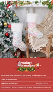 Detail der farbenfrohen Weihnachtsstrumpf mit Fischschuppen-Muster und Kaninchenfell