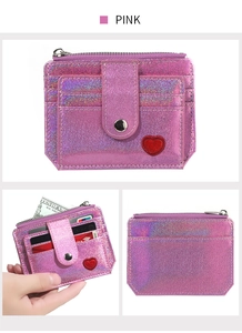 Vue détaillée du porte-cartes en PU rose pailleté avec broderie cœur et fentes multiples