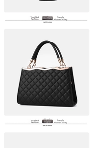 Détails du côté et de l'arrière d'un sac à main noir matelassé avec finitions or rose