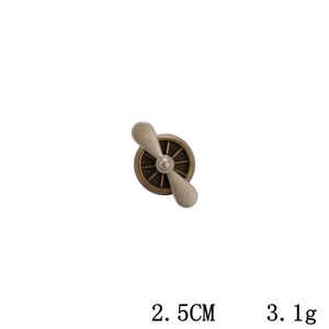 Detail view of vintage airplane propeller brooch with 2.5CM size and 3.1g weight display
