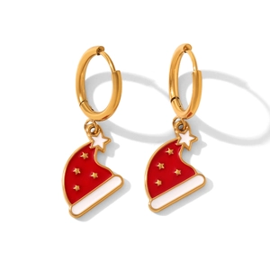 Détail de boucles d'oreilles bonnet de Noël en or avec émail rouge brillant