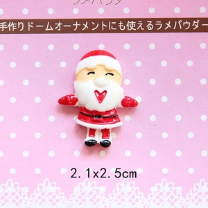 Close-up of a Santa Claus resin charm with a red heart, sized 2.1x2.5cm for DIY crafts