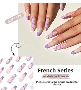 Faux ongles longs ballerine avec lignes violettes et motifs d'étoiles, style French