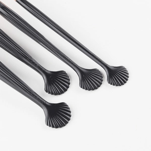 20-piece makeup brush set featuring black shell-shaped handles with MAANGE logo