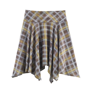 Jupe à carreaux vintage jaune et gris pour femme avec ourlet asymétrique sur fond blanc