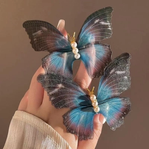 Elegant tulle butterfly hair clips with pearls and blue-purple gradient glitter wings