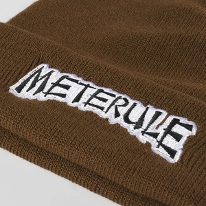 Bonnet en maille marron avec broderie METERULE épaisse et texture côtelée chaude