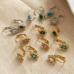 Boucles d'oreilles rétro avec pierres ovales colorées et accents en zircon brillant