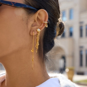 Orecchini a nappa trifoglio in acciaio 18K con opale e madreperla stile elegante