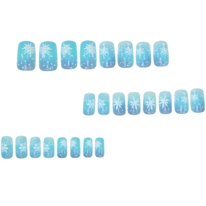 Unghie finte sfumate blu con fiocchi di neve bianchi e glitter argento scintillanti