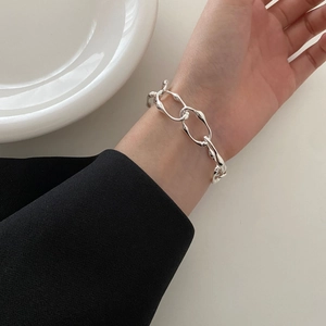 Modernes 925 Sterling Silber Armband mit unregelmäßigen Gliedern und Flüssigmetall-Textur