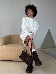Women's loose floral sweatshirt with brown suede handbag and platform boots set
