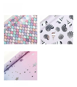 Varietà di motivi a squame di sirena, conchiglie e stelle per carta da regalo decorativa
