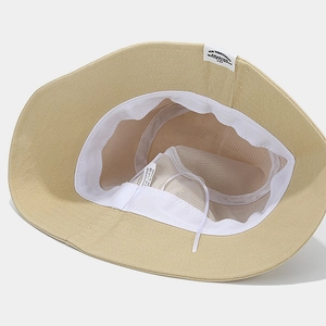 Bob panda beige en coton avec doublure en maille respirante et cordon de serrage réglable