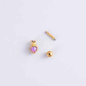 Ohrstecker aus Gold-Edelstahl mit lila Herz-Opal und Kronen-Design-Elementen