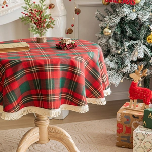Round Christmas plaid tablecloth with tassels and red-green festive pattern
