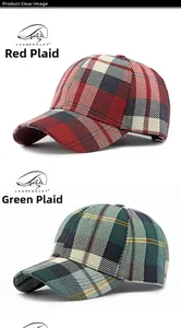 Patrones clásicos de cuadros rojos y verdes en un conjunto de gorras de algodón