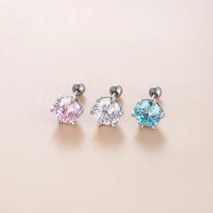 Boucles d'oreilles scintillantes en zircone rose, bleue et blanche avec serti à six griffes