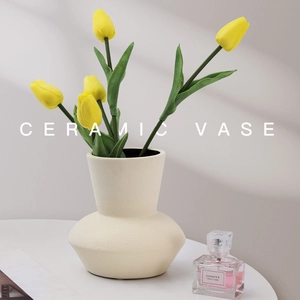 Modern Ceramic Vase Minimalist Nordic Matte Geometric Flower Pot For Home Decor Artificial Tulip Rose Bouquet