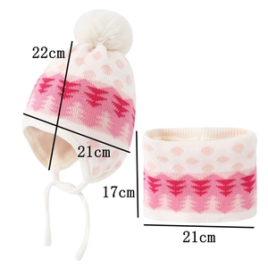Details und Maße für das Kinder Winter-Strickset bestehend aus Mütze und Schal mit Bäumen