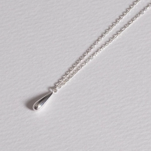 Minimalist 925 sterling silver teardrop necklace with high-polish water drop pendant