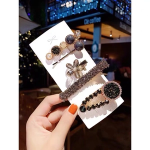Detail of luxury 4-piece hair clip set with sparkling rhinestones and elegant pearls