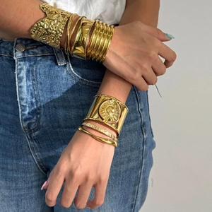 Layered 18k gold plated titanium steel bangles with sun relief and hammered texture