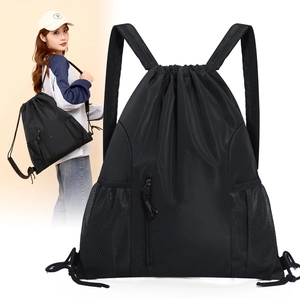 Schwarzer Nylon Kordelzug Rucksack minimalistisch schule Freizeit Tagesrucksack.