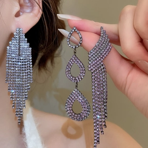 Sparkling purple tassel earrings with rhinestone heart and teardrop fringe design