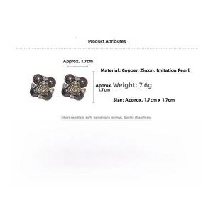 Détails des boucles d'oreilles fleurs en cuivre, zircon et perles d'imitation