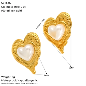 Détails de boucles d'oreilles cœur dorées 24x22mm avec perles et spécifications