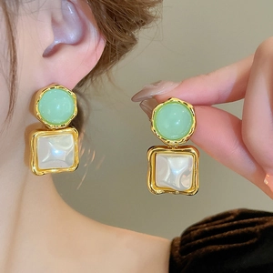 Square faux pearl and green resin geometric drop earrings with gold wave texture edging