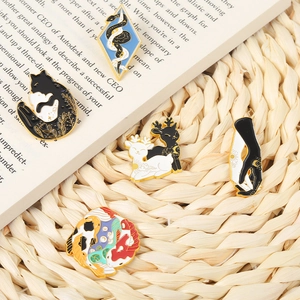 Broches artistiques en émail avec motifs chat, serpent, cerf et carpe sur métal doré