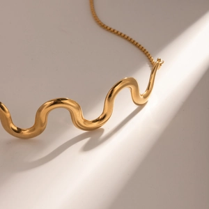 Elegante 18k vergoldete Edelstahl-Wellenkette mit verstellbarem Verschluss für Damen
