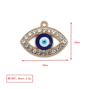 Detail of gold evil eye hamsa palm pendant with dimensions 32mm and weight 4.5g