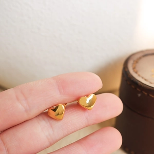 Elegant gold heart stud earrings featuring a high-polished mirror finish for women