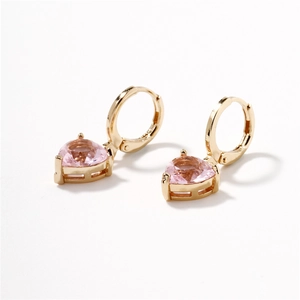 Orecchini a cuore in oro minimalisti con gemme a forma di cuore rosa scintillanti
