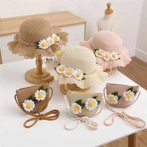 Kids woven straw sun hat and matching crossbody bag set with white daisy flowers