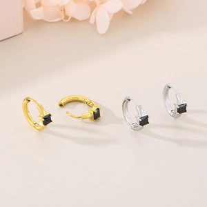 Retro quadrilateral hoop earrings with black gemstones in gold and silver finishes