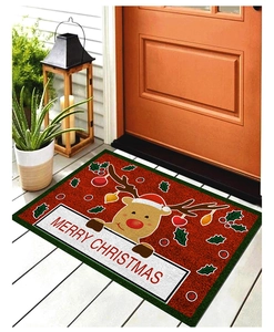 Detailansicht einer roten Weihnachtsmatte mit Rentier und Merry Christmas Aufschrift
