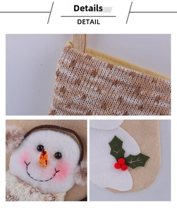 Dettaglio calza di Natale in lino con viso di pupazzo di neve 3D e decori di agrifoglio