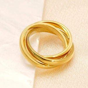 Polished 18k gold stainless steel triple interlocking ring set for a minimalist fashion look
