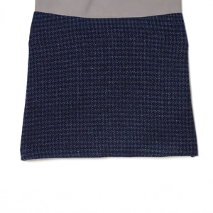 Robe en tweed à manches courtes bleu foncé avec détails de bordure texturés gris