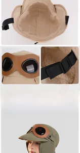 Detailansicht der Kinder-Fliegermütze mit Plüschfutter und abnehmbarer Windschutzbrille