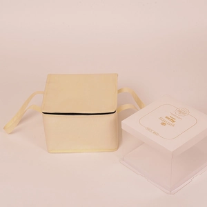 Insulated non-woven cake carrier bag with foil lining and square cake box set