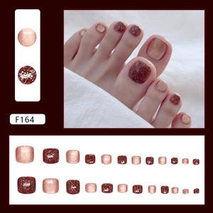 Faux ongles pieds autocollants avec paillettes rose champagne et effet œil de chat rouge foncé