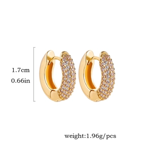Detail view of 1.7cm golden hoop earrings with pink pavé zircon stones and 1.96g weight info