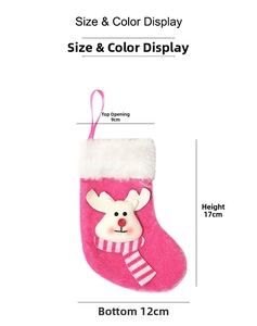 Dimensions de la chaussette de Noël rose de 17cm avec détail de renne brodé