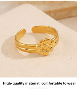 Detail of 18K gold plated stainless steel ring with double-layered band and flower motif
